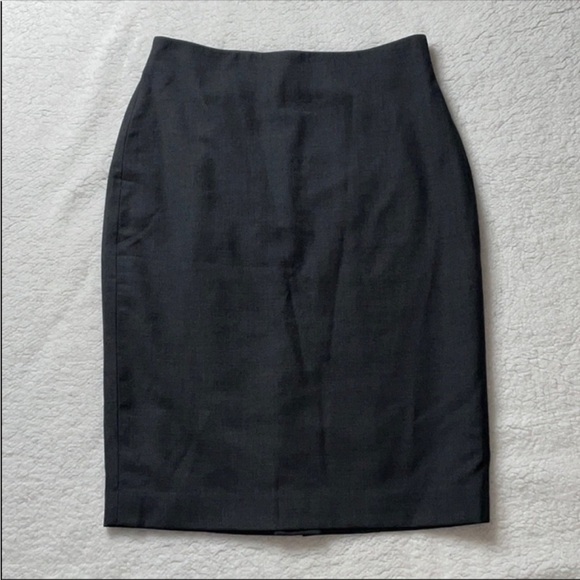 Ann Taylor Dark Gray Skirt Cute casual career Business
Size 4 - Picture 1 of 8